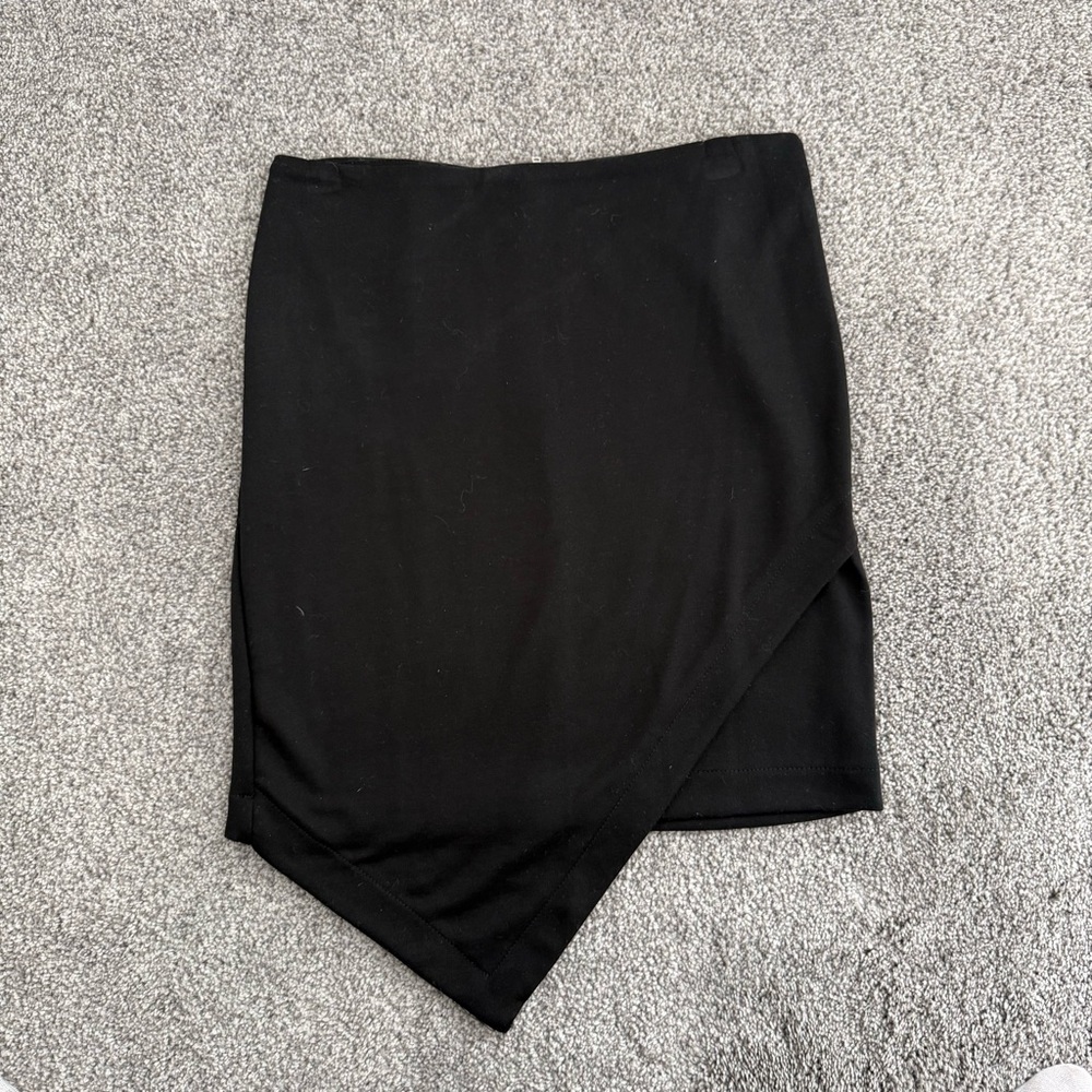 Last Chance-Forever 21 Black Asymmetrical Skirt